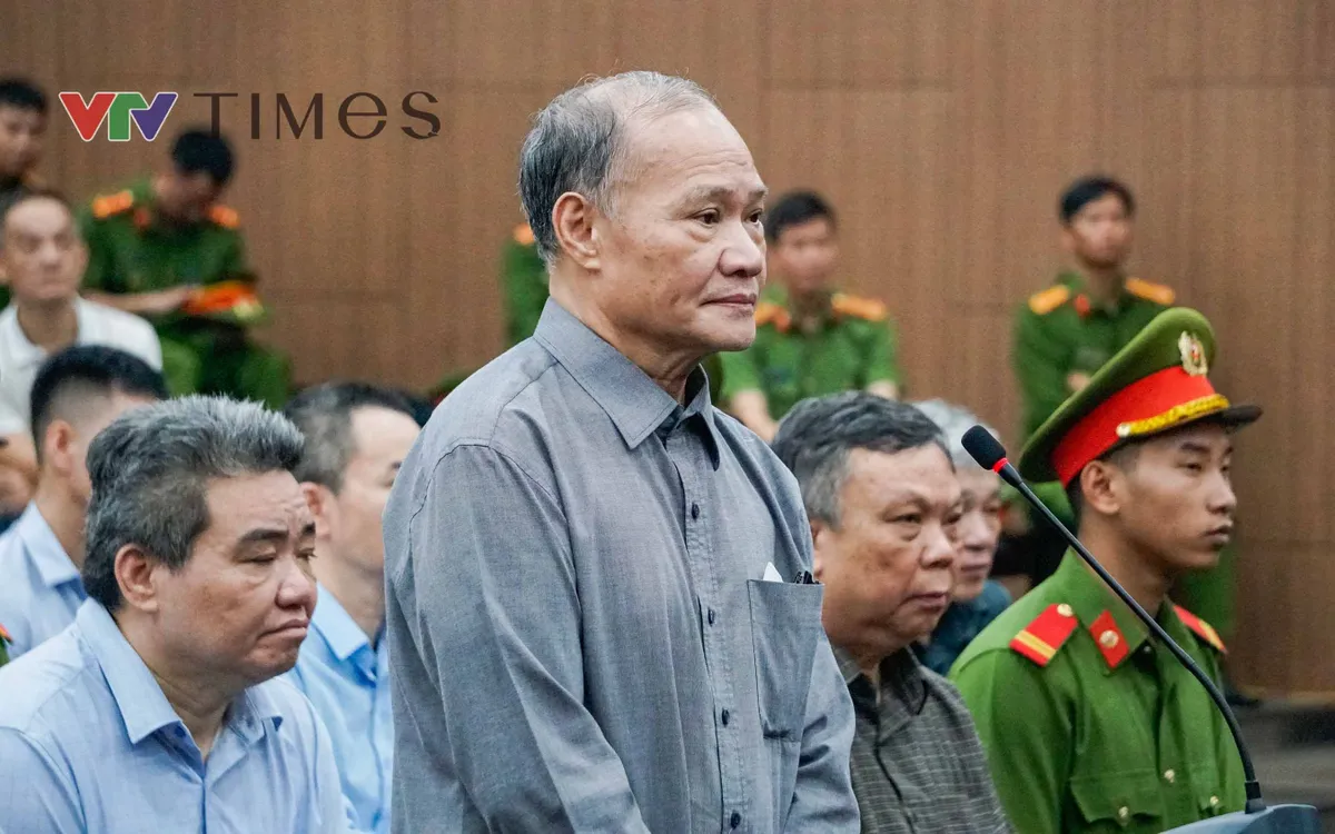  Bị cáo Hoàng Văn Thắng cựu Thứ trưởng Bộ NN&PTNT cũ tại toà. (ảnh: Phùng Anh)