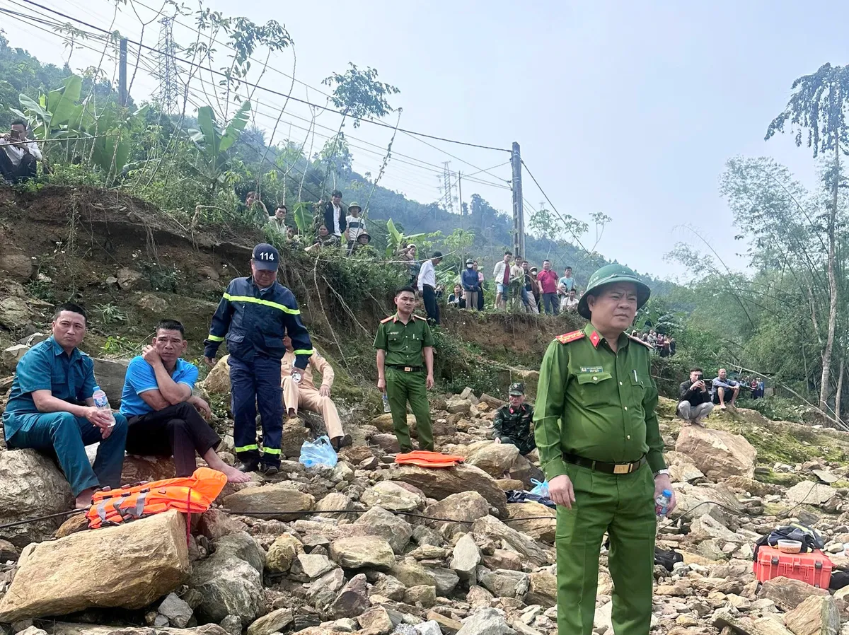Tuy&ecirc;n Quang: Lật thuyền tr&ecirc;n hồ thủy điện, hai vợ chồng mất t&iacute;ch trong đ&ecirc;m - Ảnh 1.