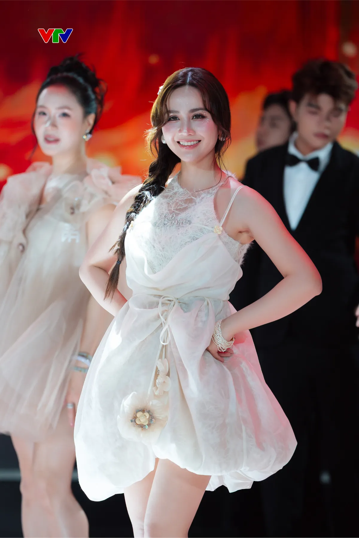 Bảy mỹ nh&acirc;n phim VTV nhảy See T&igrave;nh 'cực ch&aacute;y'- Ảnh 4.