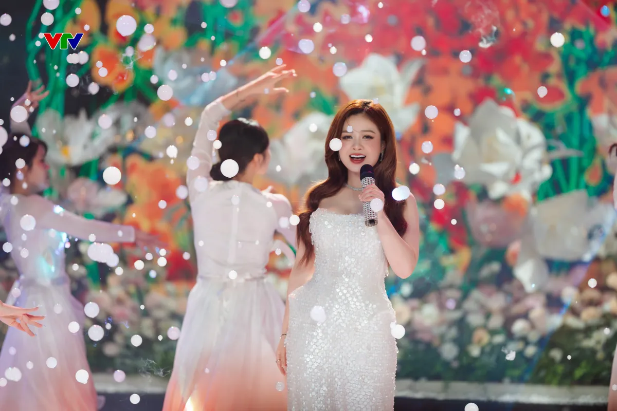 Sao Việt ch&uacute;c mừng sinh nhật tuổi 30 của VTV3 - Ảnh 10.