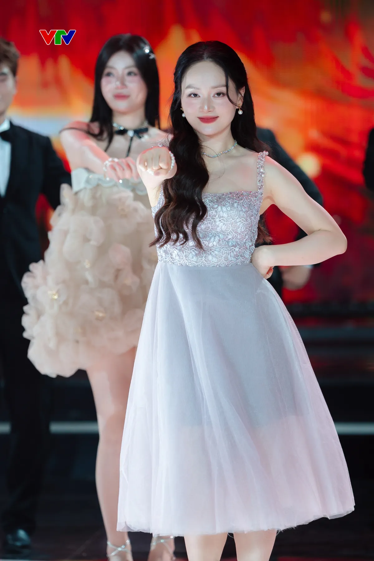 Bảy mỹ nh&acirc;n phim VTV nhảy See T&igrave;nh 'cực ch&aacute;y'- Ảnh 6.