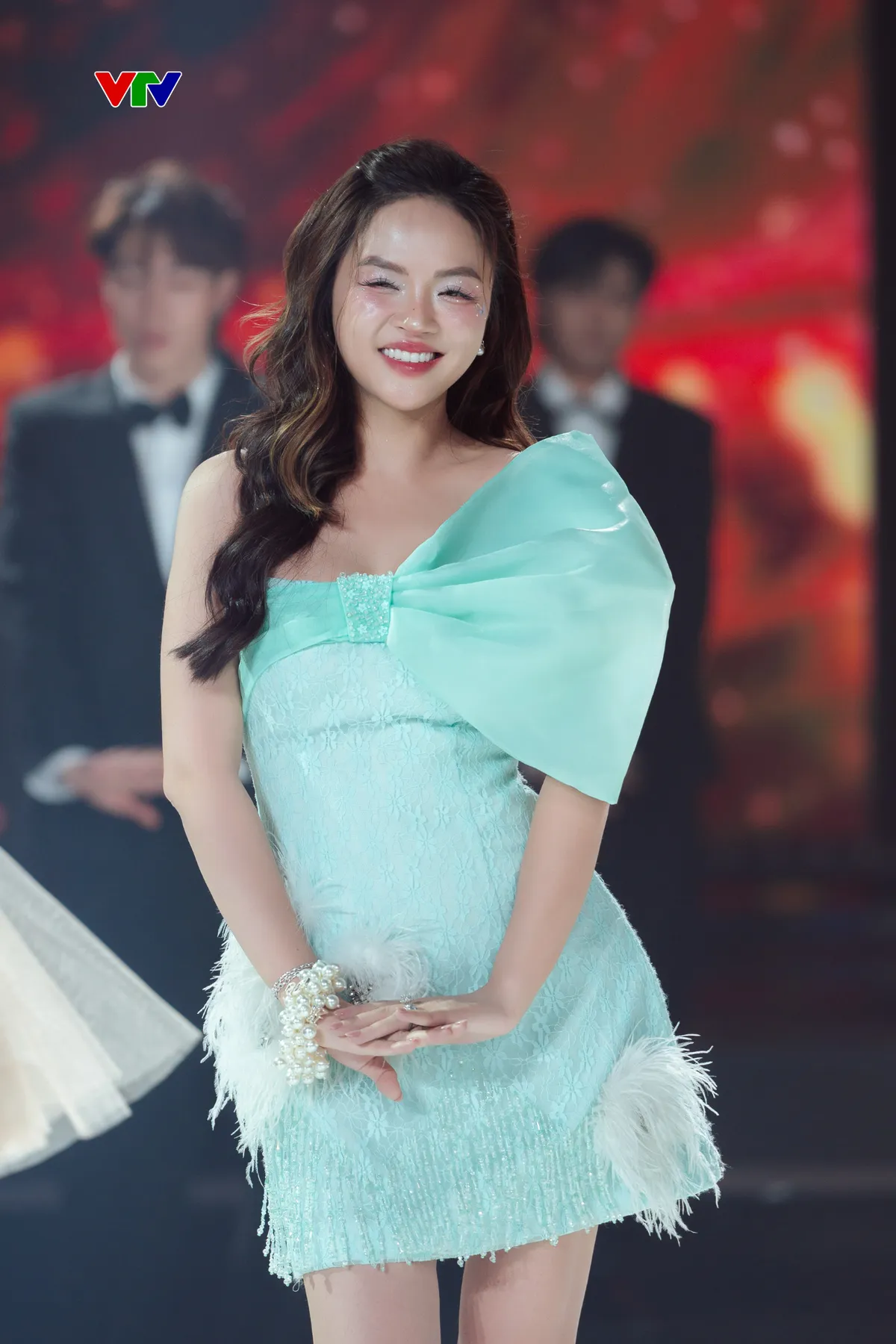 Bảy mỹ nh&acirc;n phim VTV nhảy See T&igrave;nh 'cực ch&aacute;y'- Ảnh 7.