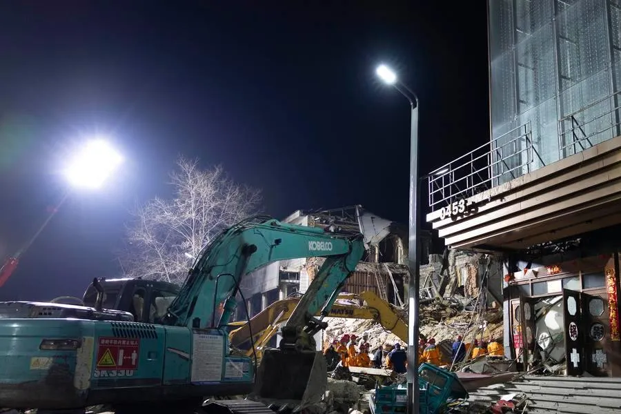 Sập t&ograve;a nh&agrave; tại Hắc Long Giang (Trung Quốc), &iacute;t nhất 7 người thiệt mạng - Ảnh 1.