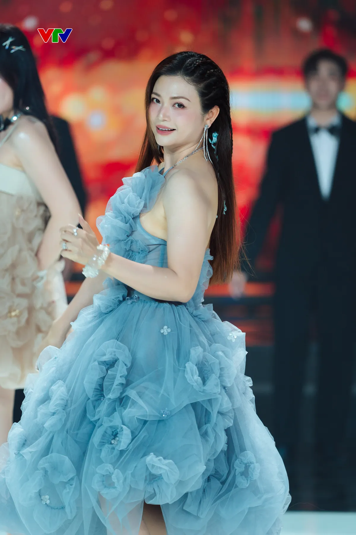 Bảy mỹ nh&acirc;n phim VTV nhảy See T&igrave;nh 'cực ch&aacute;y'- Ảnh 5.