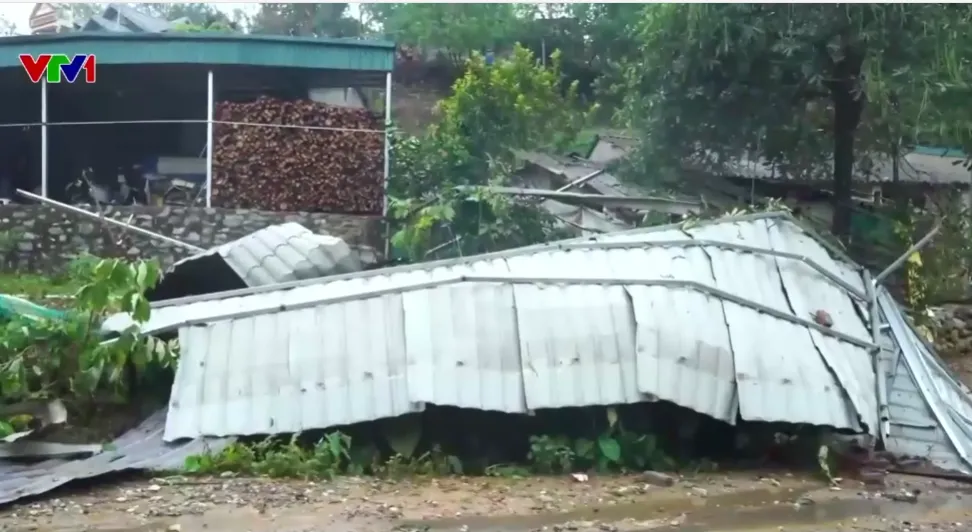 Mưa đá, dông lốc, sét gây 13 người thương vong, hơn 6.500 nhà hư hỏng - Ảnh 1.