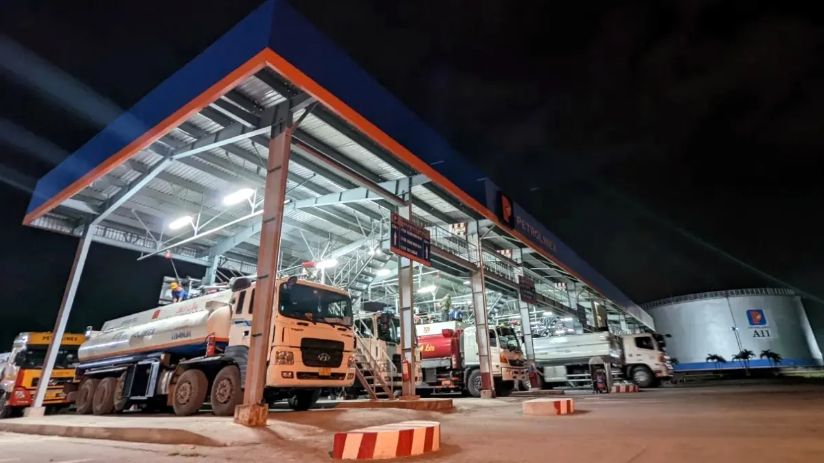 Xây dựng kho dự trữ xăng dầu chiến lược quốc gia: Cân đối vùng, hiệu quả hệ thống- Ảnh 2. Xây dựng kho dự trữ xăng dầu chiến lược quốc gia: Cân đối vùng, hiệu quả hệ thống- Ảnh 2.