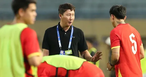 HLV Kim Sang-sik đặt mục ti&ecirc;u thắng Malaysia, hướng tới &ldquo;đ&ograve;i nợ&rdquo; lượt đi- Ảnh 1.