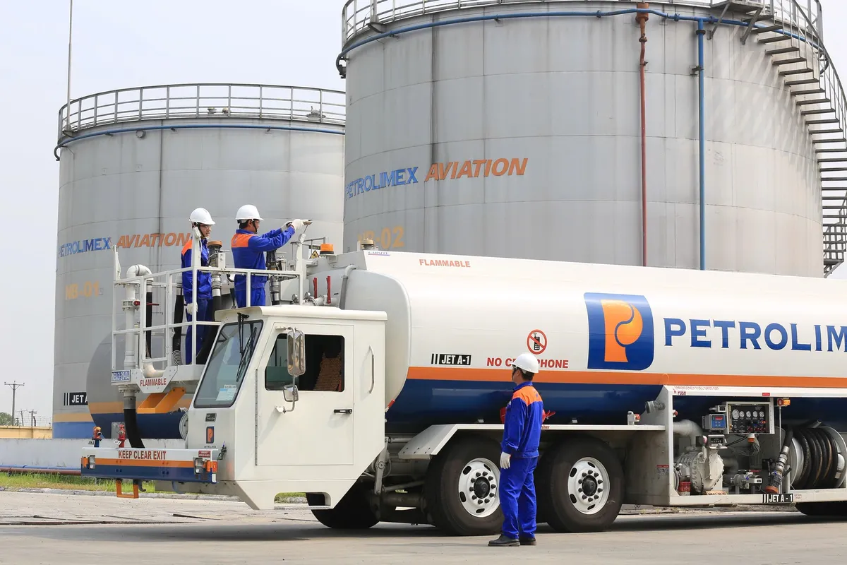Petrolimex Aviation đảm bảo nguồn cung Jet A1 cho c&aacute;c h&atilde;ng bay Việt - Ảnh 1.
