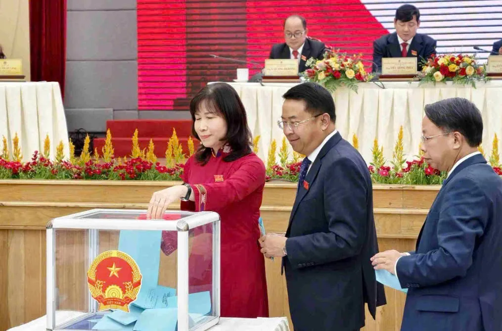 Ông Hồ Văn Mười tái đắc cử Chủ tịch UBND tỉnh Lâm Đồng nhiệm kỳ 2026-2031 - Ảnh 3.