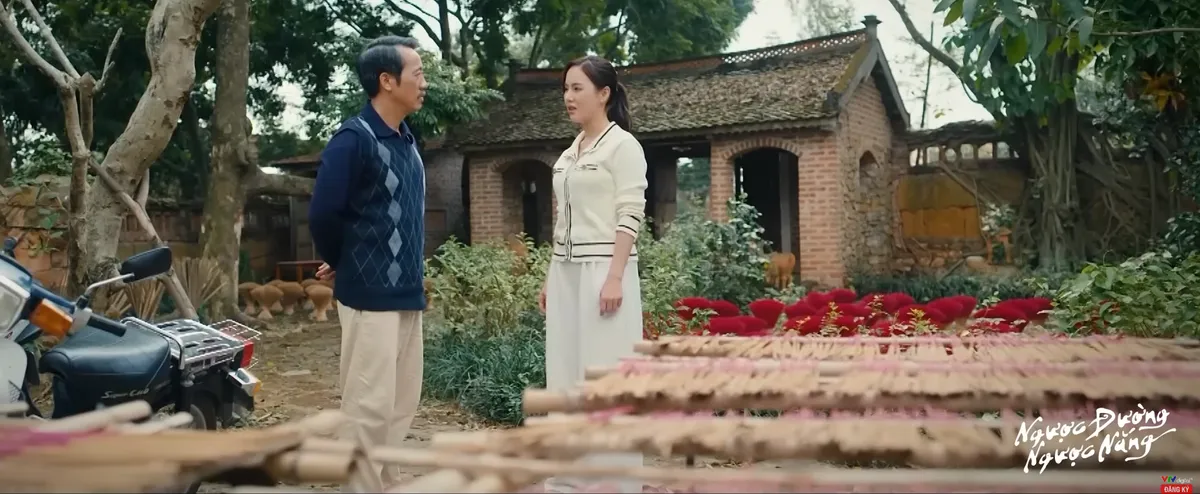 Ngược đường ngược nắng - Tập 1: Mai vừa về qu&ecirc; đ&atilde; gặp rắc rối với "oan gia" của gia đ&igrave;nh- Ảnh 1.