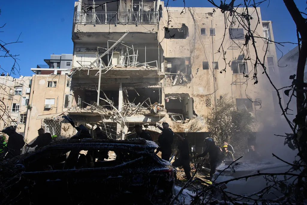 Thủ tướng Netanyahu tuyên bố Israel hoàn thành hơn một nửa mục tiêu chiến sự tại Iran - Ảnh 1.