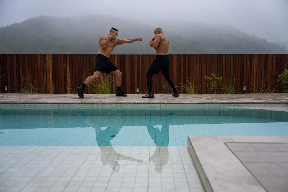 Bloodhounds mùa 2 gây sốt toàn cầu trước ngày ra mắt - Ảnh 2.