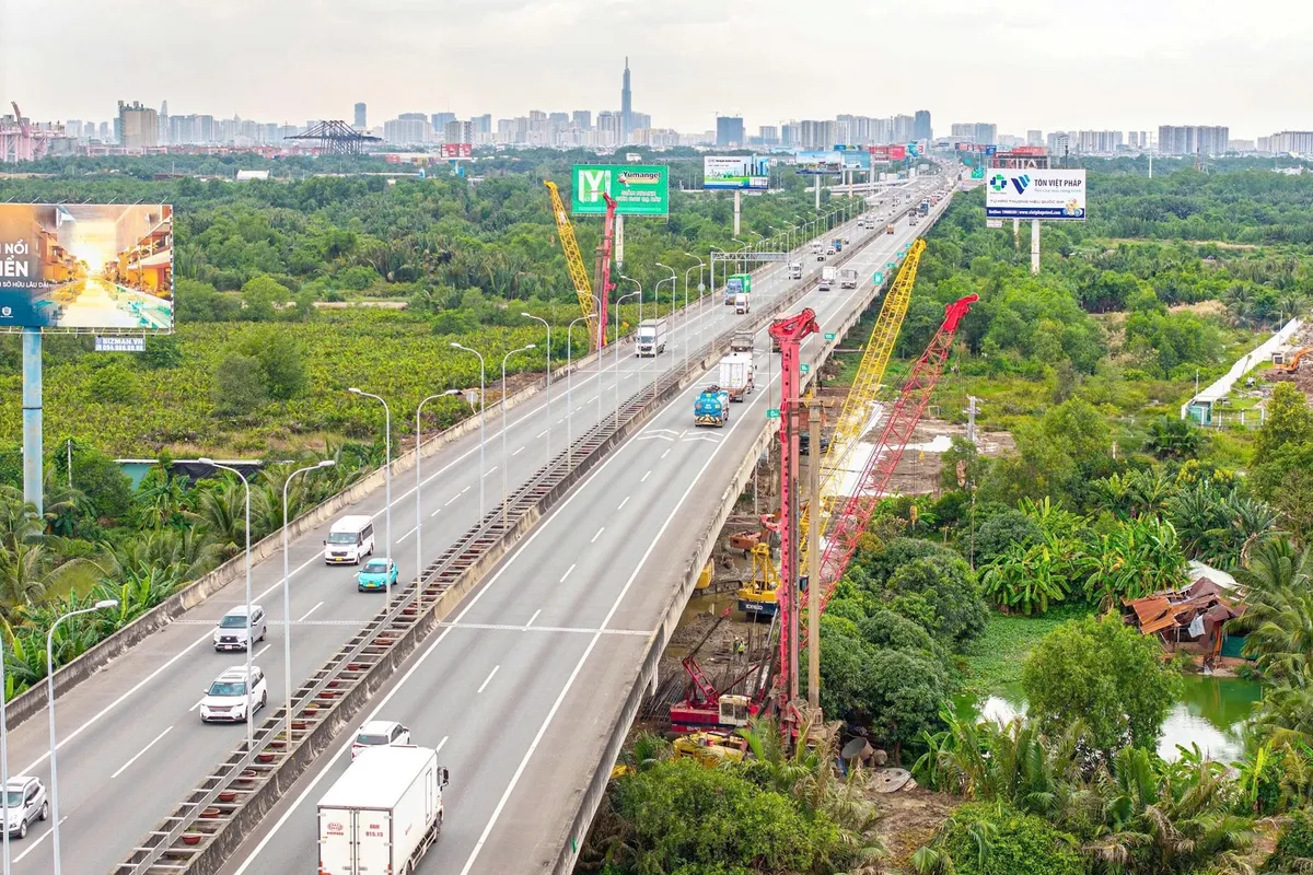 Cao tốc TP Hồ Ch&iacute; Minh - Long Th&agrave;nh - Dầu Gi&acirc;y ph&acirc;n l&agrave;n ri&ecirc;ng cho xe chạy 120km/h - Ảnh 1.
