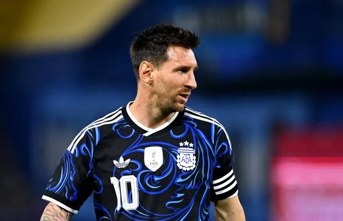 HLV Lionel Scaloni khuy&ecirc;n Lionel Messi gạt bỏ &aacute;p lực trước World Cup 2026- Ảnh 1.