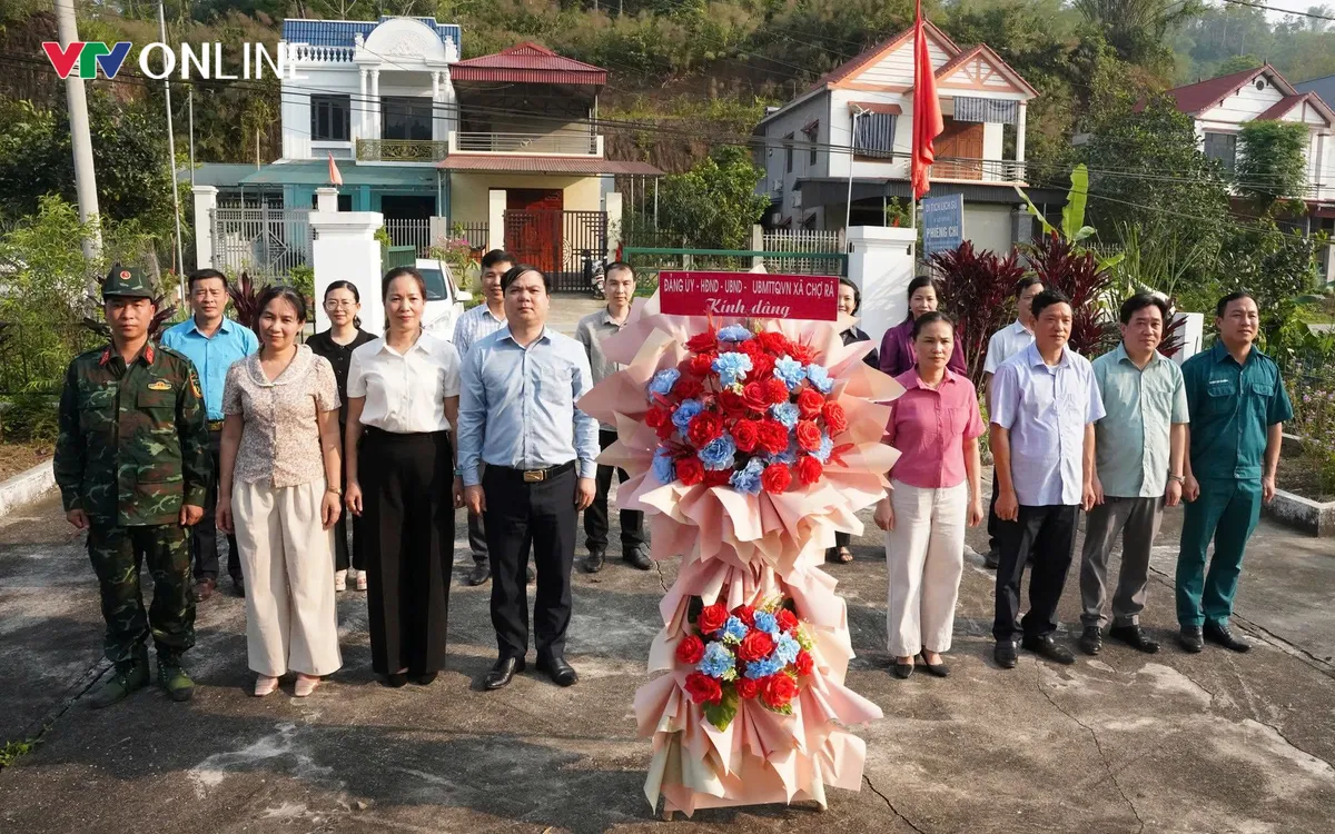 Xã Chợ Rã tổ chức lễ dâng hoa tại Khu di tích lịch sử Phiêng Chì, nơi thành lập chính quyền cách mạng cấp châu (huyện) đầu tiên trong cao trào khởi nghĩa kháng Nhật cứu nước. 