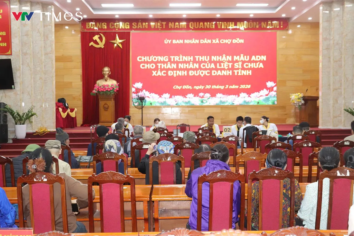 Thái Nguyên đưa thân nhân liệt sĩ chưa xác định được danh tính đi lấy mẫu ADN - Ảnh 4.