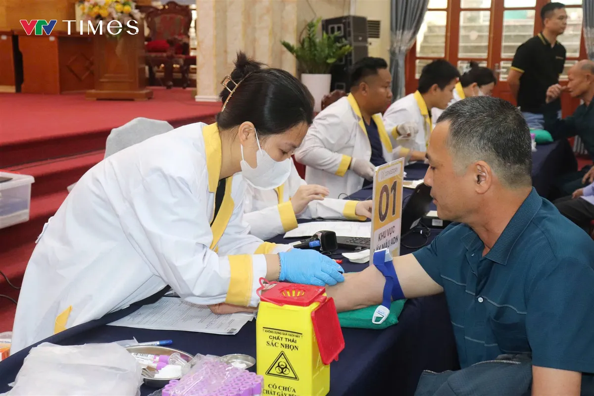 Thái Nguyên đưa thân nhân liệt sĩ chưa xác định được danh tính đi lấy mẫu ADN - Ảnh 6.