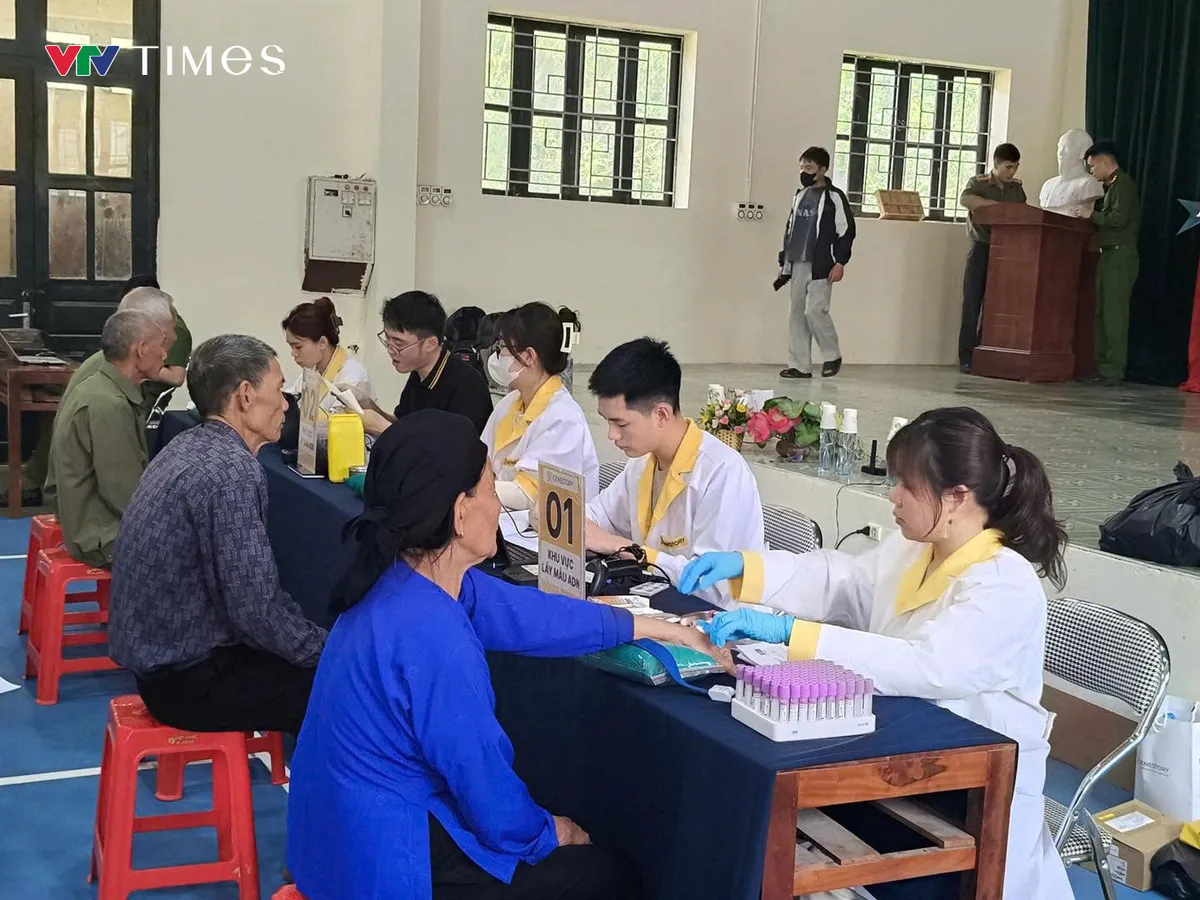 Thái Nguyên đưa thân nhân liệt sĩ chưa xác định được danh tính đi lấy mẫu ADN - Ảnh 2.