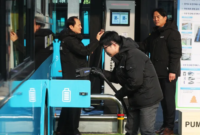 Việt Nam v&agrave; m&ocirc; h&igrave;nh ph&aacute;t triển trạm sạc xe điện: học hỏi từ c&aacute;c quốc gia đi trước - Ảnh 3.