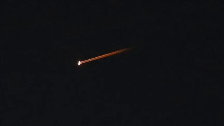 Th&agrave;nh phố Iran rung chuyển nghi do loạt bom gần 1 tấn của Mỹ - Ảnh 1.