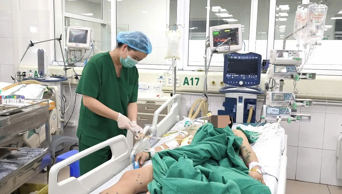 Thủy đậu ở người lớn: Nguy cơ biến chứng nặng, c&oacute; thể đe dọa t&iacute;nh mạng - Ảnh 1.