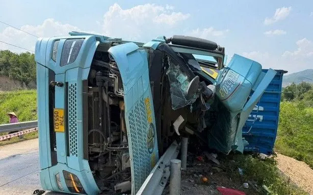 Hiện trường vụ tai nạn. (Ảnh: TTXVN phát)