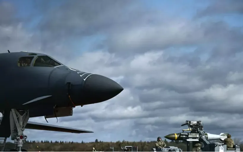 Máy bay ném bom B-1 của Không quân Mỹ tại căn cứ không quân RAF Fairford ở Tây Nam nước Anh, ngày 15/3/2026 (Ảnh minh họa: AFP)