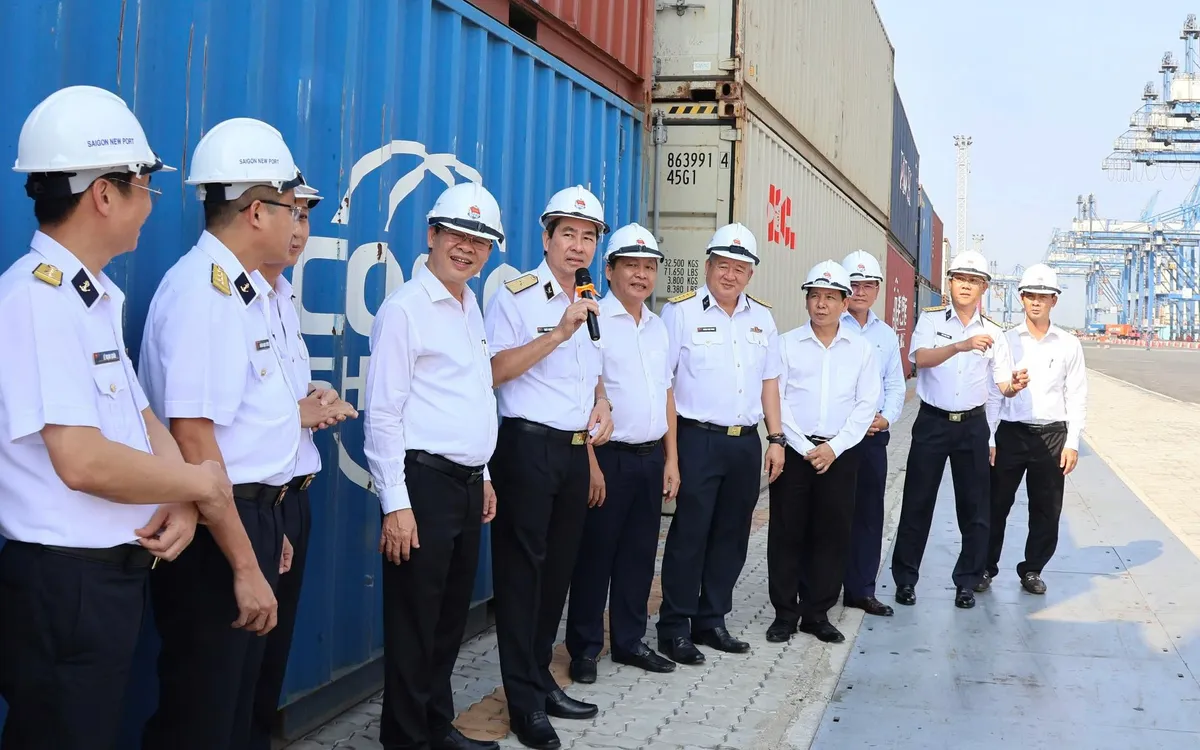 Thiếu tướng Ngô Minh Thuấn, Tư lệnh Binh đoàn 20 chia sẻ về vị thế của cảng Tân Cảng Cát Lái trong hệ thống cảng biển Việt Nam và trên thế giới.