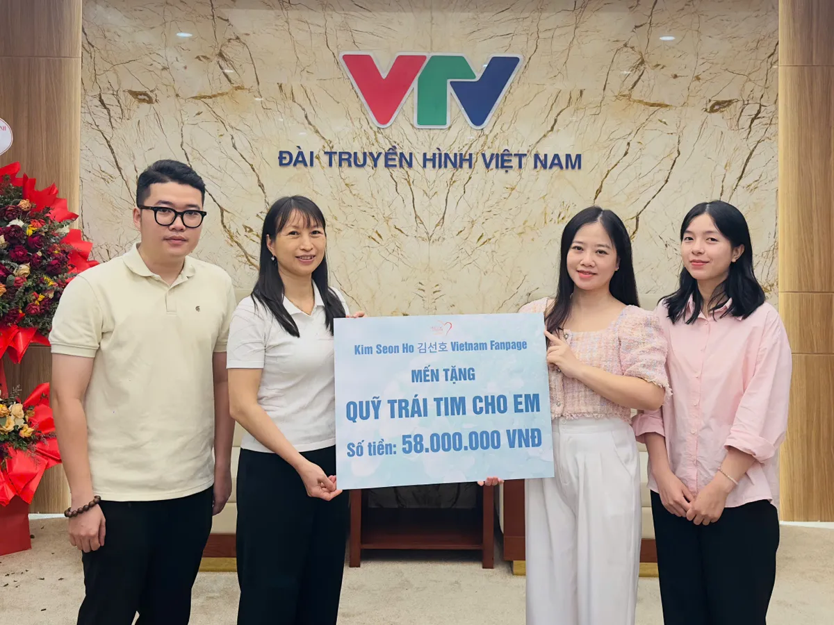 Gắn kết y&ecirc;u thương - Nh&oacute;m thiện nguyện "Kim Seon Ho Vietnam Fanpage" trao 58 triệu đồng hỗ trợ bệnh nhi tim bẩm sinh- Ảnh 1.