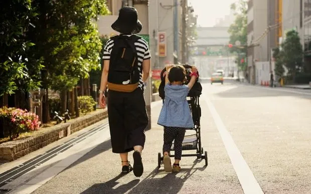 Các cặp vợ chồng ly hôn tại Nhật Bản lần đầu được phép thỏa thuận quyền nuôi con chung theo luật mới. (Ảnh: Getty Images/ken_oka)