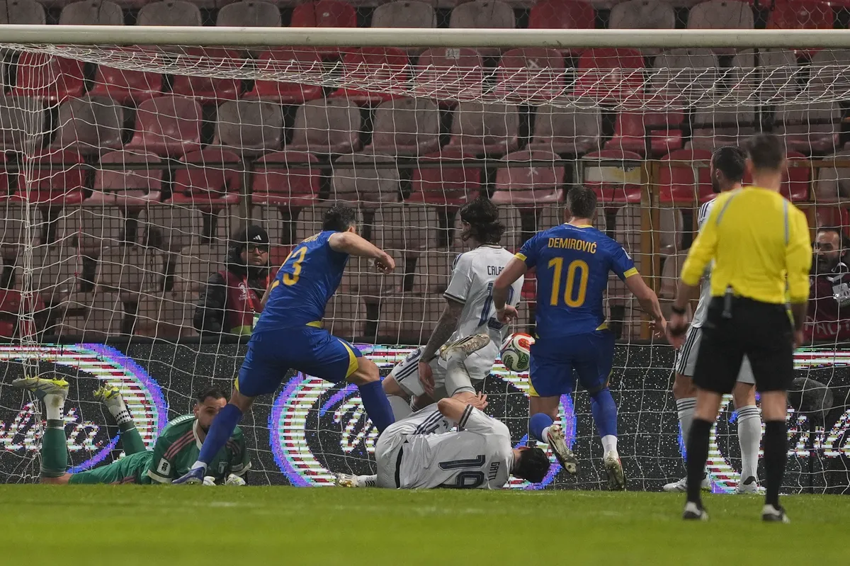 Italy th&ecirc;m một lần lỡ hẹn World Cup- Ảnh 3.