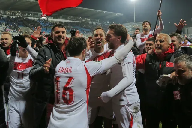 Thổ Nhĩ Kỳ trở lại World Cup sau 24 năm chờ đợi- Ảnh 1.