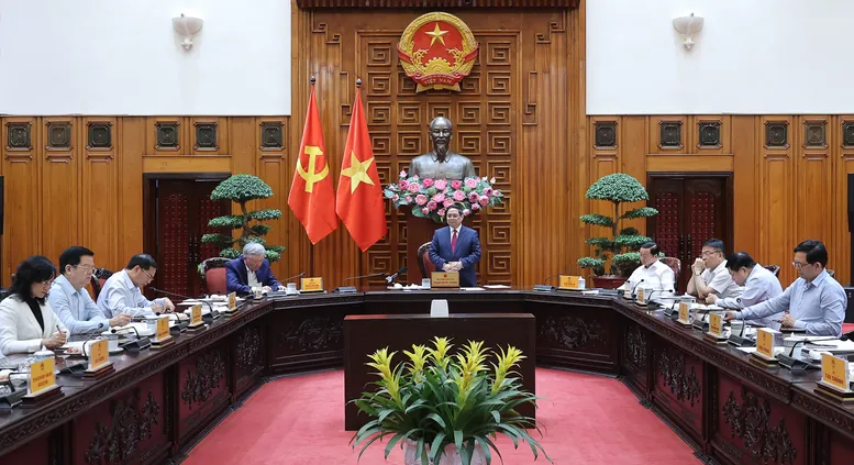 Thủ tướng: Xây dựng ngay kho dầu thô tại Nghi Sơn và tính toán các địa điểm khác - Ảnh 1.