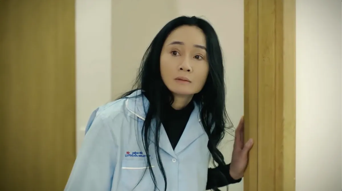 Bước ch&acirc;n v&agrave;o đời - Tập 18: B&agrave; Dung quỳ gối xin Thương bu&ocirc;ng tha con trai- Ảnh 5.