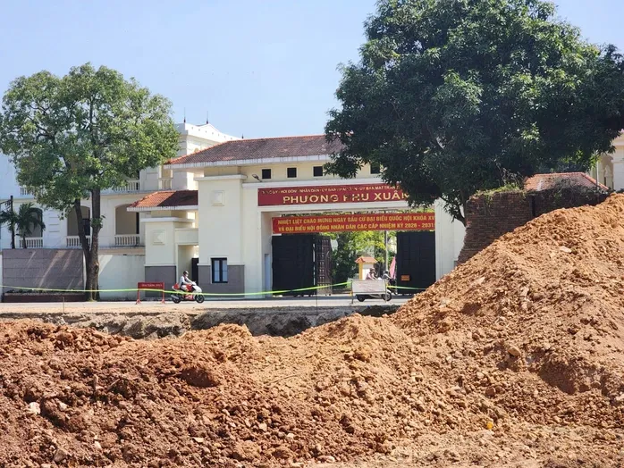 Th&aacute;o dỡ tường đồn Mang C&aacute; x&acirc;y từ năm 1884 để kh&ocirc;i phục tuyến đường trong Kinh th&agrave;nh Huế- Ảnh 2.