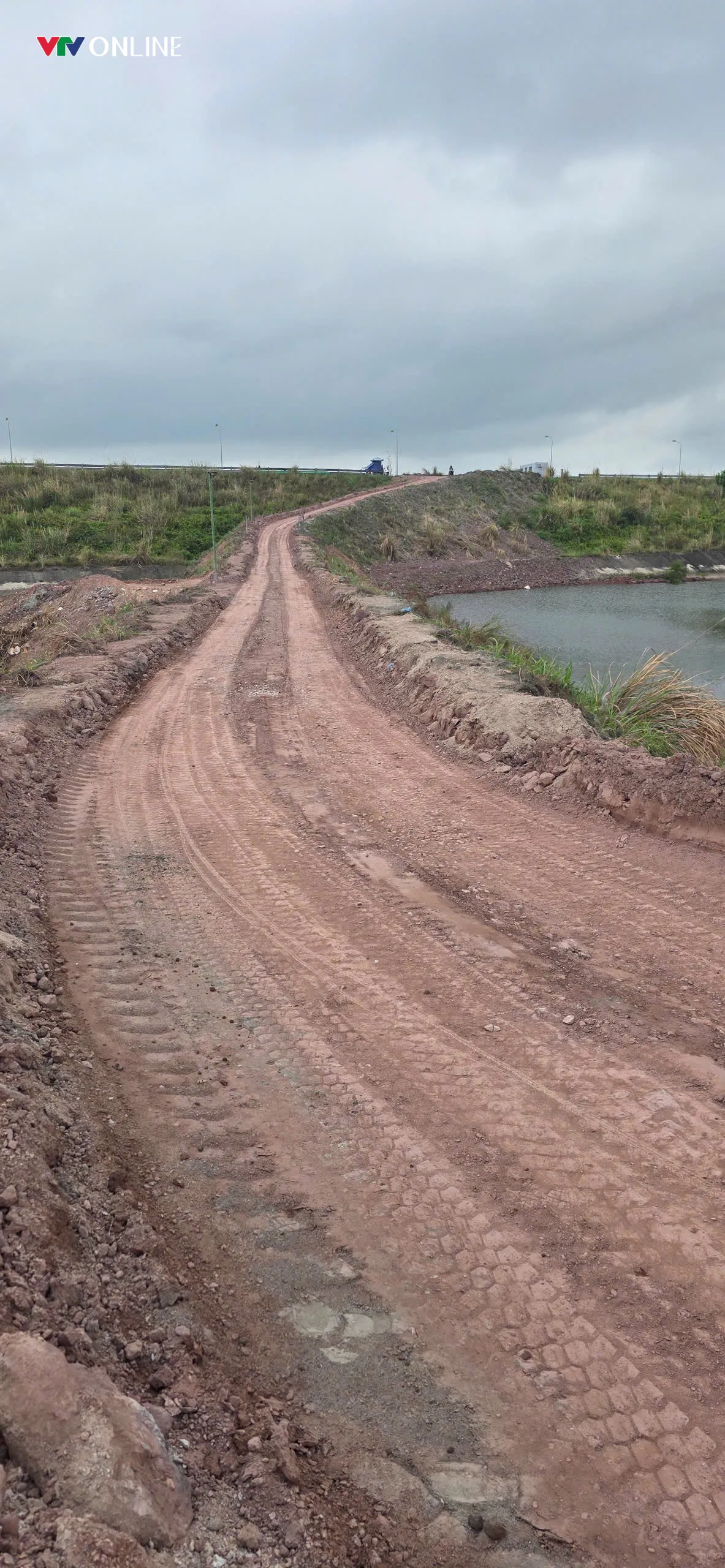 Quảng Ninh: Làm rõ phản ánh về việc sử dụng tuyến đường vận chuyển tro xỉ tại xã Hải Hòa - Ảnh 2.