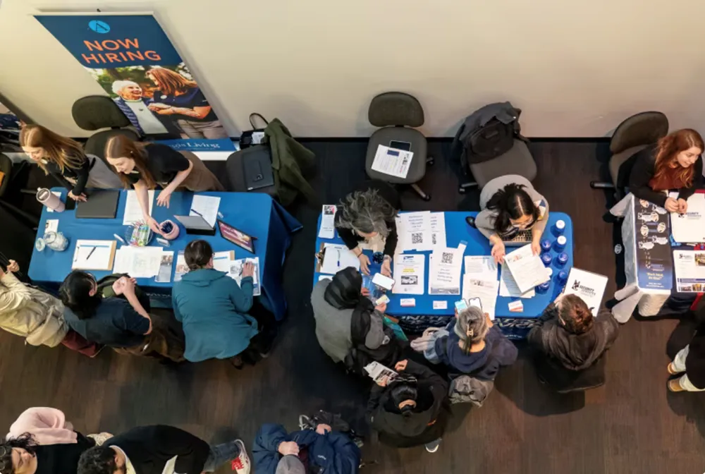 300 hồ sơ gửi đi, vẫn thất nghiệp: Thị trường lao động Mỹ "đóng băng" - Ảnh 1.