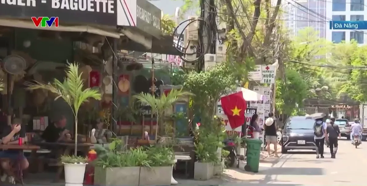 Đà Nẵng: Lập lại trật tự vỉa hè, bảo đảm sinh kế người dân - Ảnh 2.