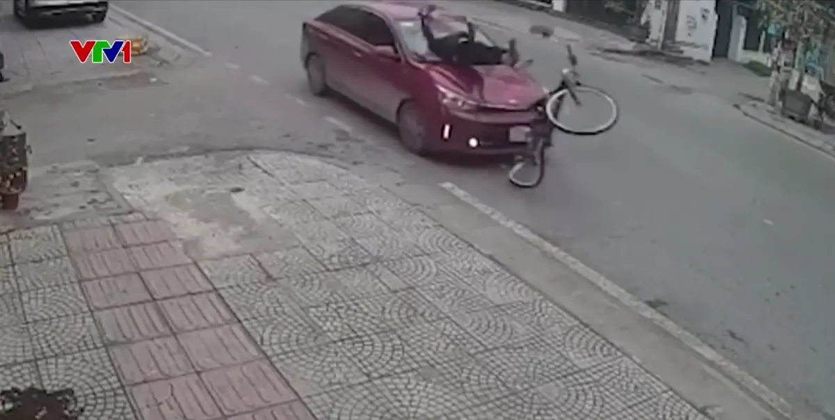 Siết chặt quản l&yacute; ph&ugrave; hiệu xe kinh doanh vận tải, ngăn chặn t&igrave;nh trạng &ldquo;l&aacute;ch luật&rdquo; - Ảnh 3.