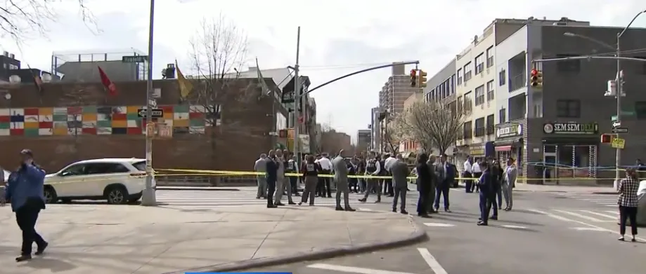 Bé 7 tháng tuổi thiệt mạng trong vụ xả súng ở New York- Ảnh 2. Bé 7 tháng tuổi thiệt mạng trong vụ xả súng ở New York- Ảnh 2.