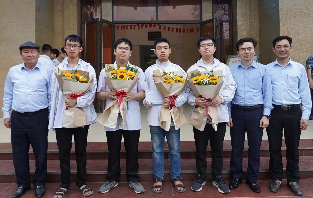 37 học sinh vào đội tuyển Olympic 2026, hai trường chuyên Hà Nội chiếm gần một nửa- Ảnh 1. 37 học sinh vào đội tuyển Olympic 2026, hai trường chuyên Hà Nội chiếm gần một nửa- Ảnh 1.