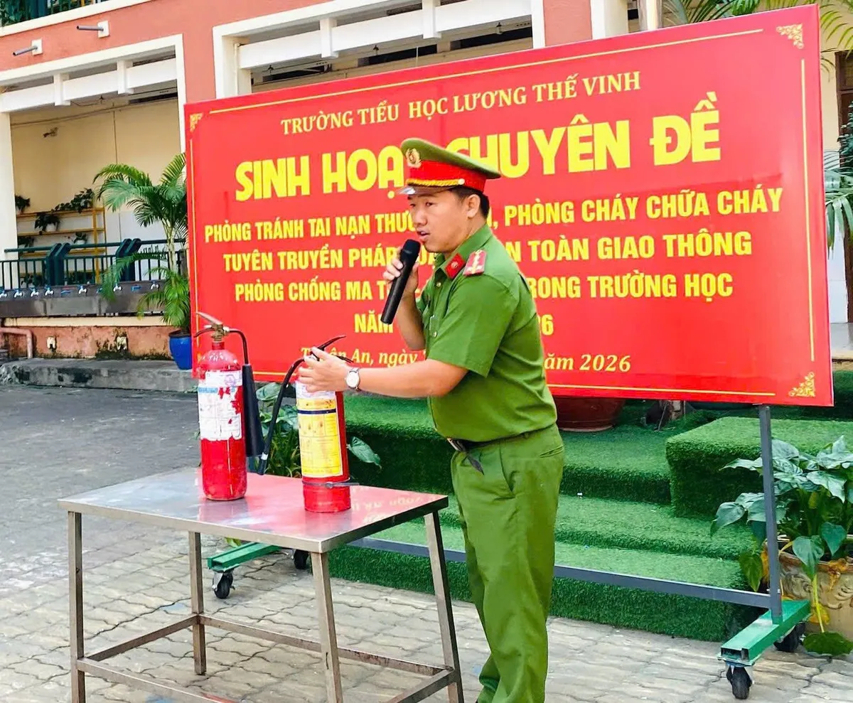 TP Hồ Chí Minh: Tập huấn thoát nạn và PCCC cho hàng loạt trường học, đơn vị - Ảnh 8.