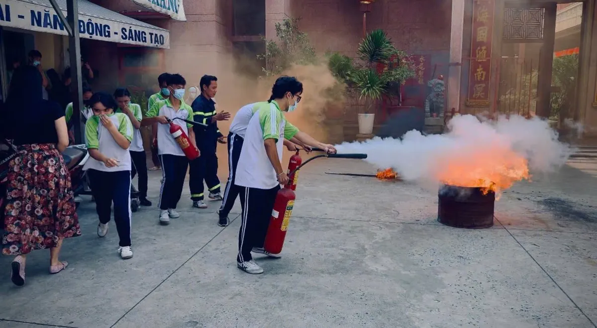 TP Hồ Chí Minh: Tập huấn thoát nạn và PCCC cho hàng loạt trường học, đơn vị - Ảnh 2.