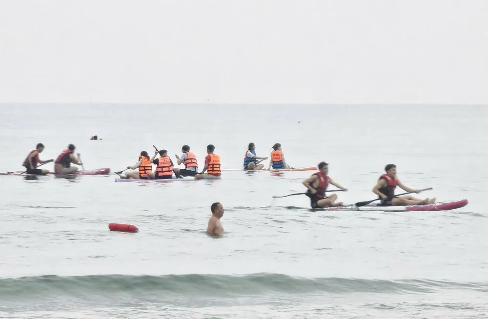 Đ&agrave; Nẵng siết quản l&yacute; ch&egrave;o SUP, quy định r&otilde; khung giờ v&agrave; v&ugrave;ng hoạt động- Ảnh 1.