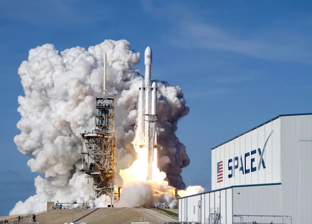 SpaceX nộp hồ sơ IPO bảo mật, hướng tới thương vụ ni&ecirc;m yết ngh&igrave;n tỷ USD- Ảnh 1.