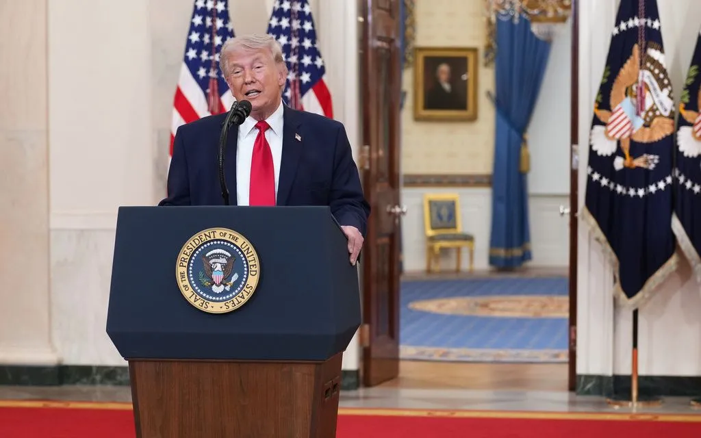 Tổng thống Mỹ Donald Trump phát biểu tại Nhà Trắng hôm 1/4/2026 (Ảnh: AP)