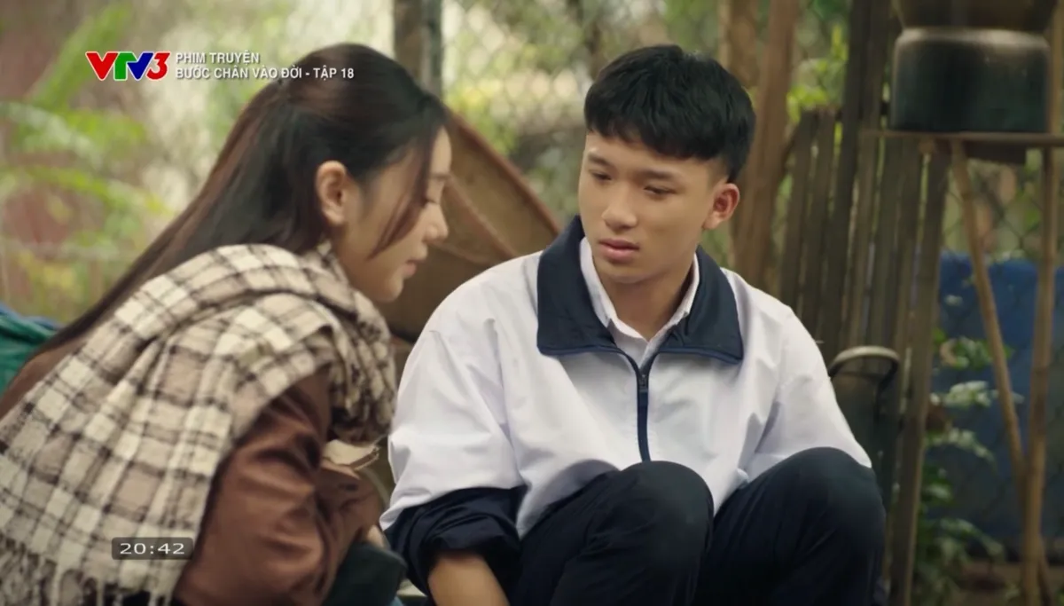 Bước ch&acirc;n v&agrave;o đời - Tập 18: Bố mẹ Qu&acirc;n li&ecirc;n tục g&acirc;y &aacute;p lực buộc Thương phải chia tay- Ảnh 16.