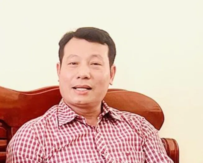 Tạm đ&igrave;nh chỉ c&ocirc;ng t&aacute;c hiệu trưởng trường tiểu học để điều tra dấu hiệu &ldquo;chạy&rdquo; hợp đồng - Ảnh 1.