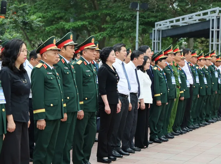 Phó Thủ tướng Phạm Thị Thanh Trà phát động Chiến dịch 500 ngày đêm tìm kiếm, quy tập hài cốt liệt sĩ - Ảnh 5.