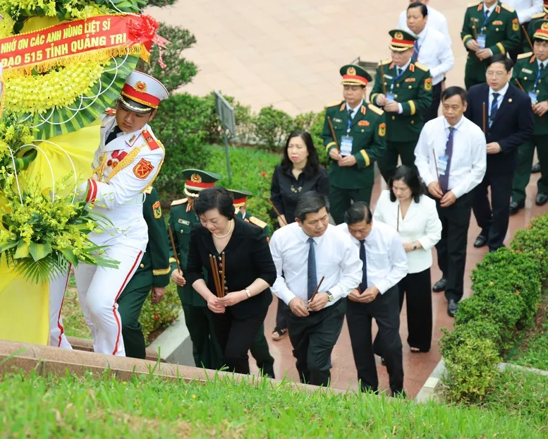 Phó Thủ tướng Phạm Thị Thanh Trà phát động Chiến dịch 500 ngày đêm tìm kiếm, quy tập hài cốt liệt sĩ - Ảnh 6.
